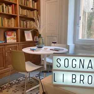  Couette-café Sognalibro Bed And Books Italie